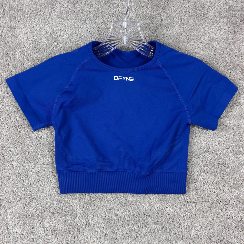 DFYNE Women Royal Blue Seamless Short Sleeve Athletic Crop Top Gym Workout